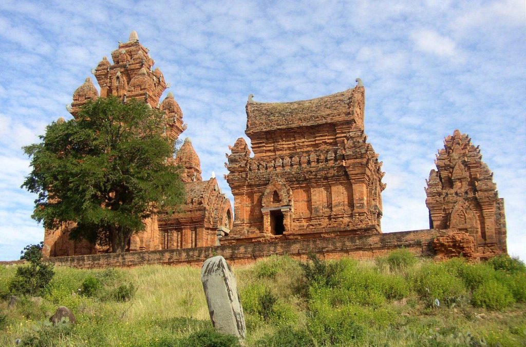 Không gian Khánh Hòa trong câu chuyện về Tháp Chăm Po Klong Garai, góc nhìn 2