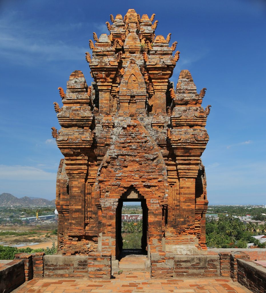 Không gian Khánh Hòa trong câu chuyện về Tháp Chăm Po Klong Garai, góc nhìn 1